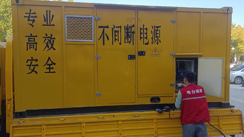 顺河回族柴油发电机组和UPS电源配合使用时，如何避免切换过程中的电力中断？